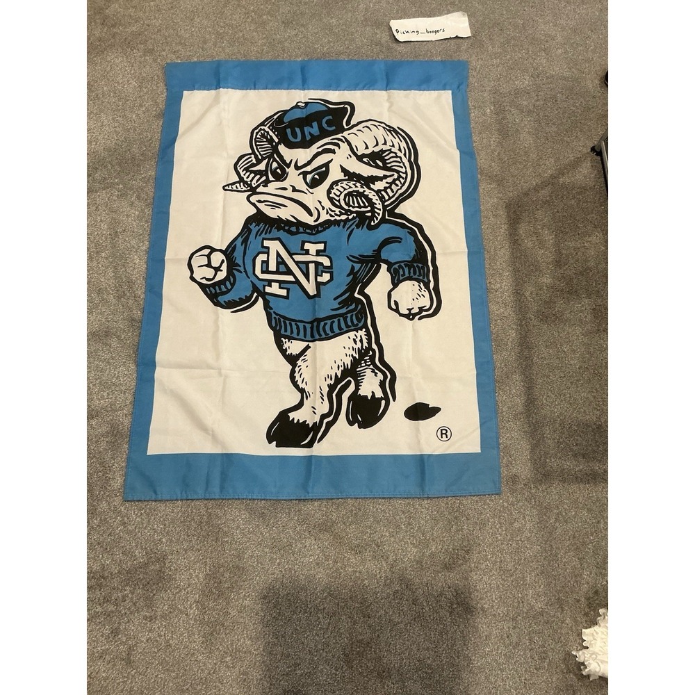 VERTICAL NORTH CAROLINA TAR HEELS FLAG